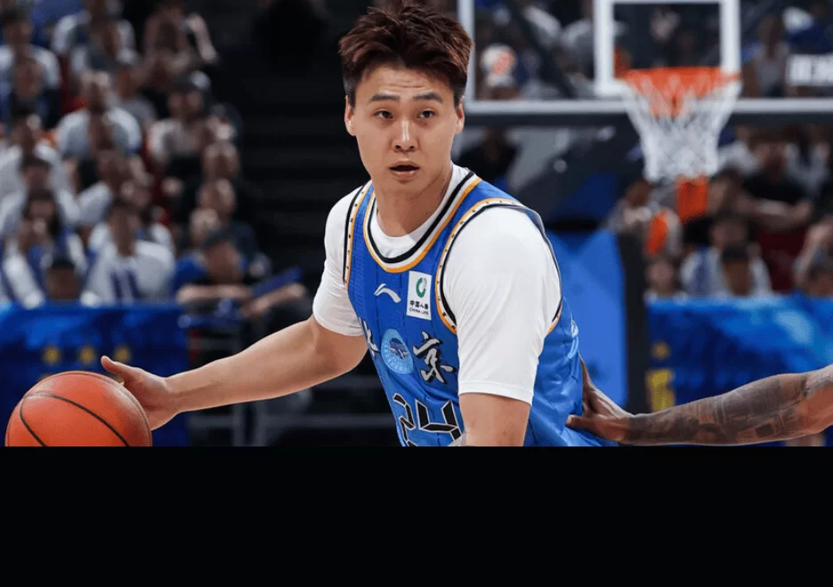 CBA四强仅剩1席，张皓嘉陈盈骏起冲突，半决赛将上演京沪大战！_北京_广厦_广东